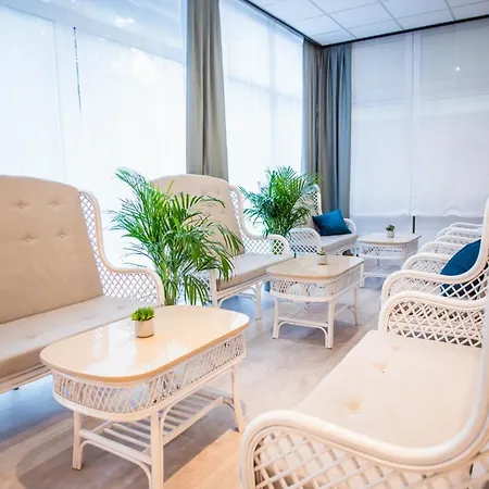 With A Swimming Pool - 18502 بيت ضيافة